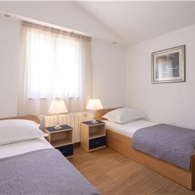 6 Bedroom Waterfront Villa with Pool in Uvala Ljubljeva near Trogir, Sleeps 12-13